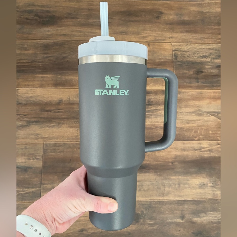 Stanley Flowstate 40oz Quencher
